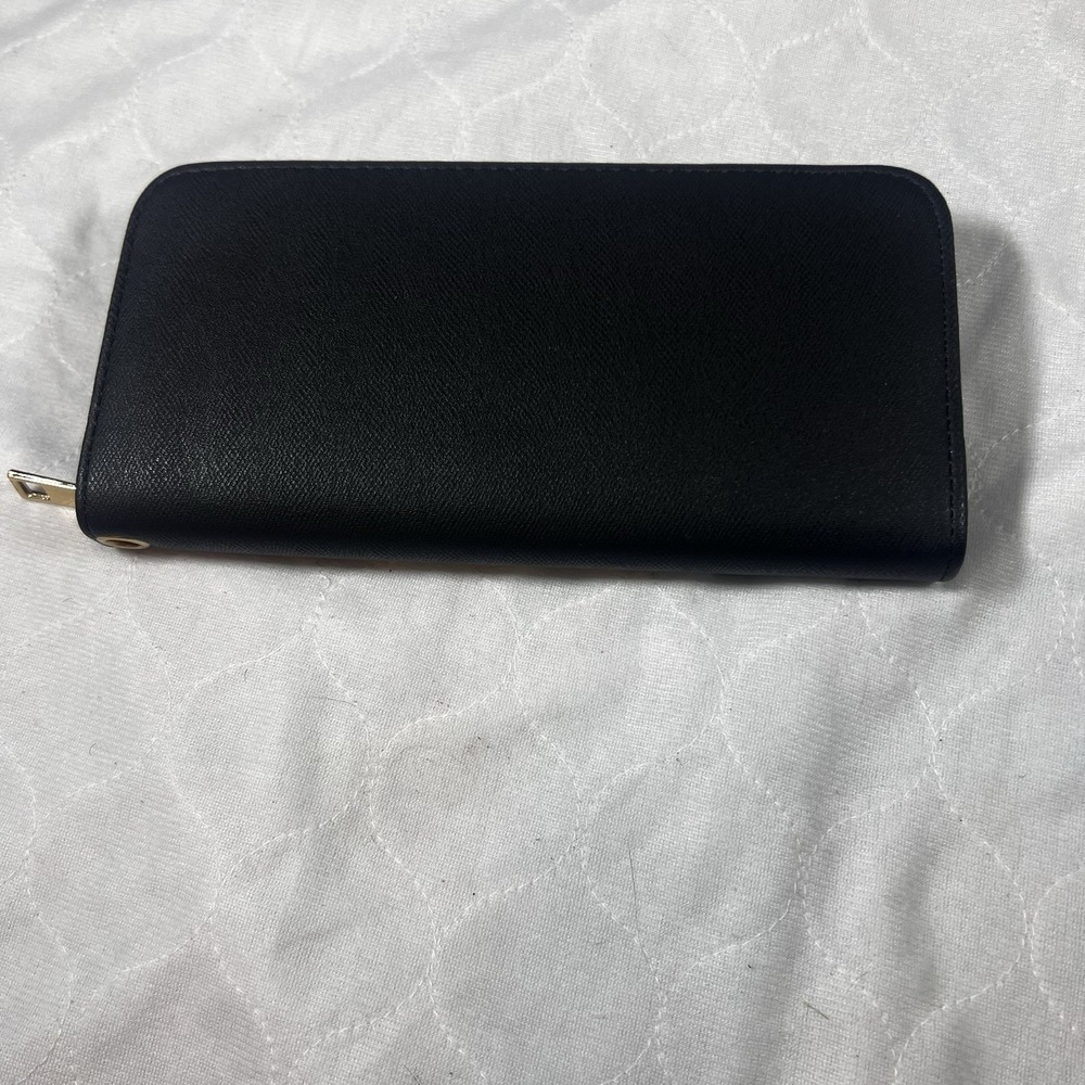 Black‎ Walled Zip Around